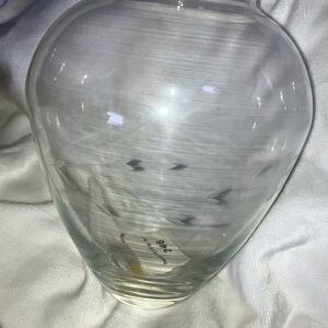 NIB Hand blown Chrystal vase with beveled base only opened to measure
